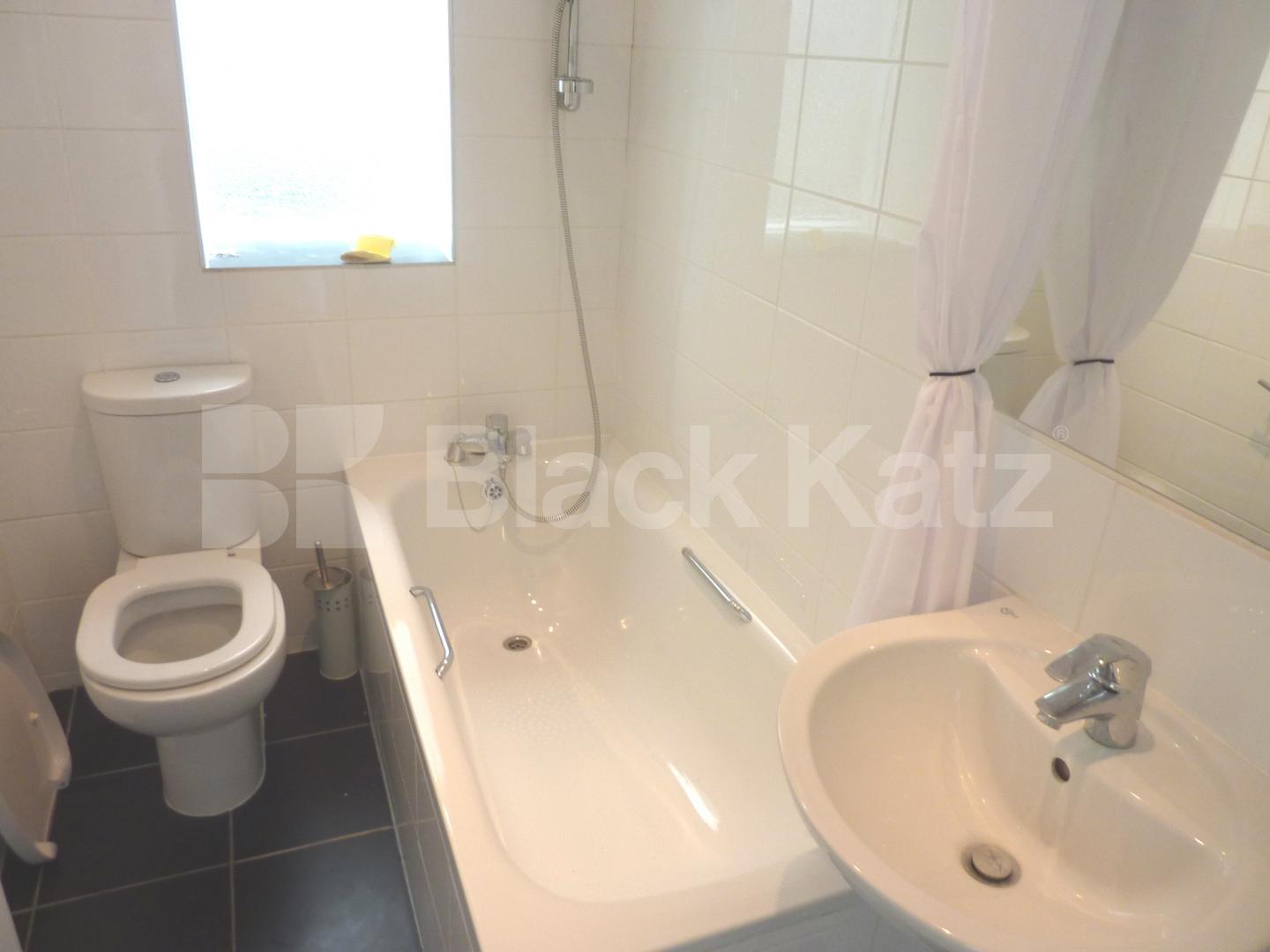 			NEW INSTRUCTION!, 2 Bedroom, 1 bath, 1 reception Flat			 Hilldrop Road, TUFNELL PARK 